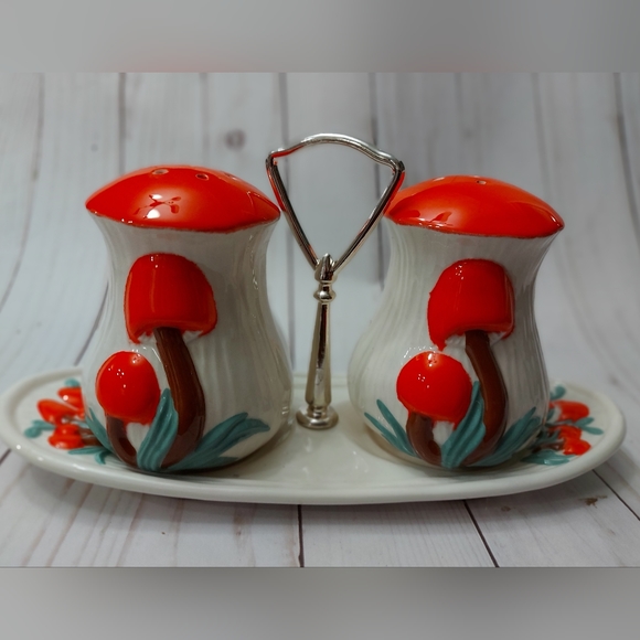 Vintage Ceramic Mushroom Salt and Pepper With Tray *Like New Condition* - Picture 1 of 9